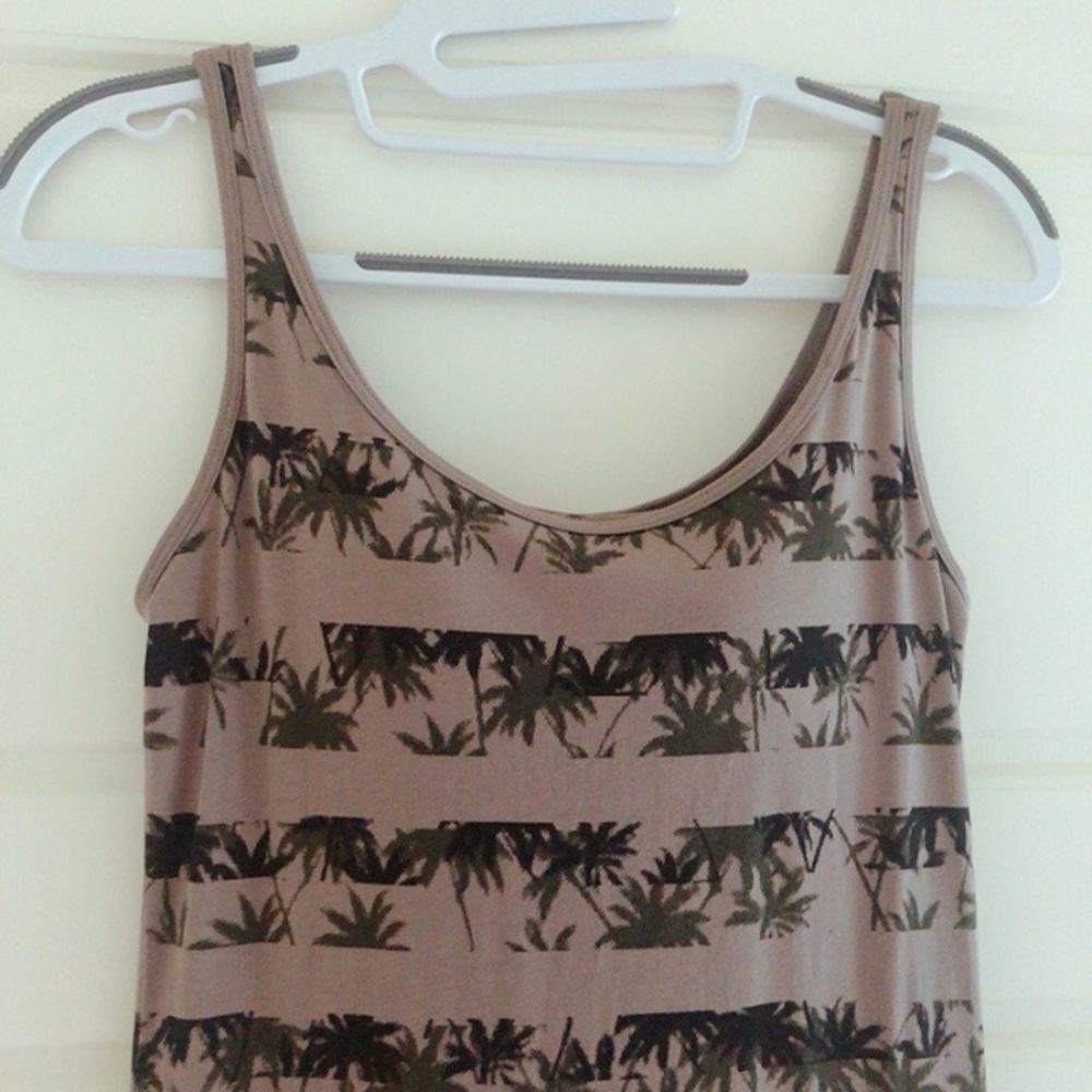 Tomas maier + uniqlo. Size S(but fits XS) - Picture 3 of 7